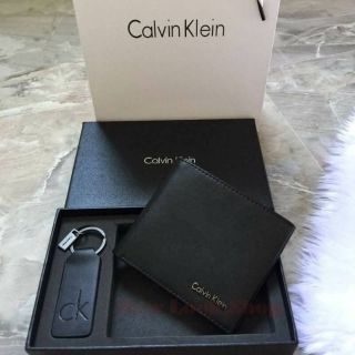 Calvin Klein Short Wallet with Key Set
กระเป๋าสตางค์ใบสั้น Set สุดคุ้ม