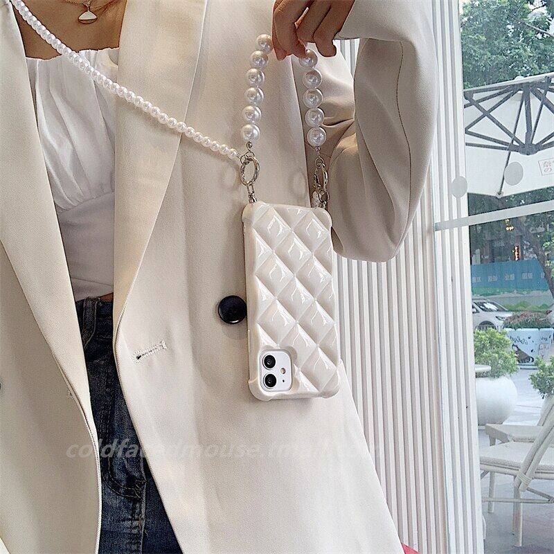 เคสโทรศัพท์มือถือ แบบนิ่ม ประดับไข่มุก และเพชร พร้อมสายโซ่คล้อง หรูหรา สําหรับ iPhone 14 13 12 Pro Max X XR XS 7 8 Plus 14 Plus 11 Pro Max SE 2020