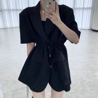 เบลเซอร์ แขนสั้น แต่งหูรูดที่เอวเพิ่มความเก๋