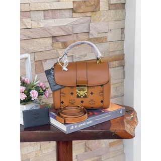 MCM Tracy Satchel in Visetos กระเป๋าทรงนักเรียน Tracy ขนาดเล็ก แท้