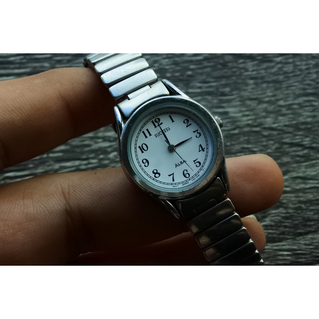 นาฬิกา Vintage มือสองญี่ปุ่น ALBA SUCCESS ระบบ Quartz ผู้หญิง ทรงกลม กรอบเงิน หน้าขาว หน้าปัด 26mm