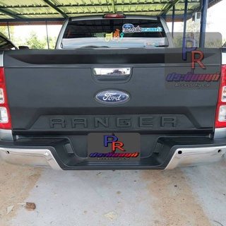 แผ่นปิดท้ายกระบะ+กันรอยฝาท้าย FORD RANGER ปี 2012-2019 เว้าโลโก้ ดำด้าน