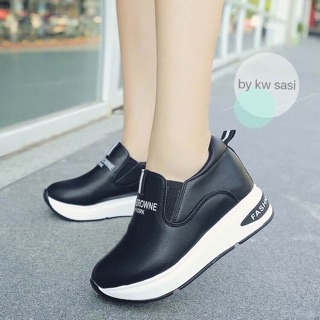 รองเท้าผ้าใบ พร้อมส่ง