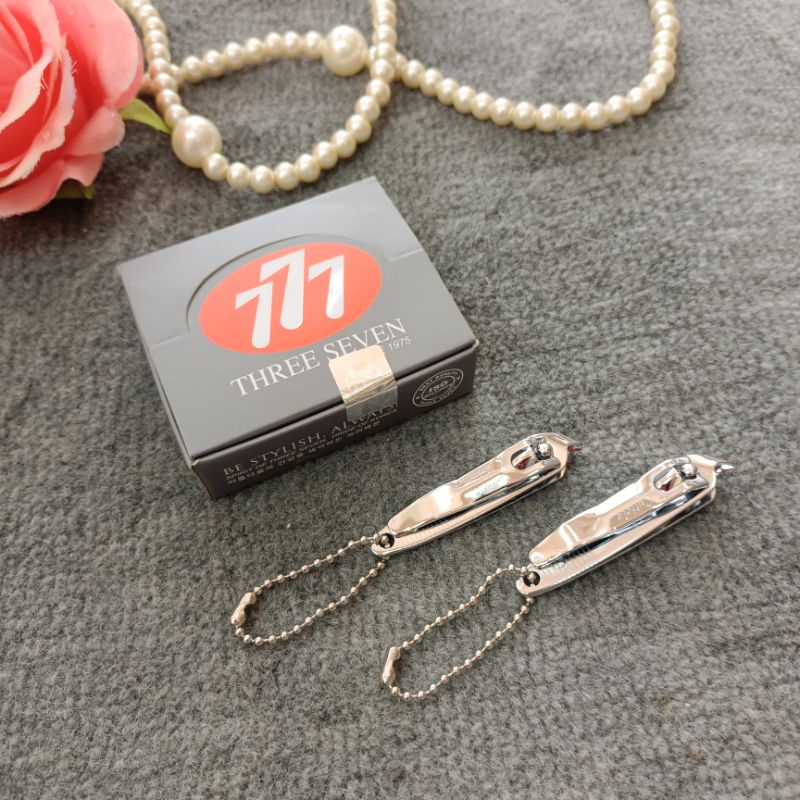 กรรไกรตัดเล็บ777 แบบเฉียง Nail Clippers 777 ราคาต่อชิ้น