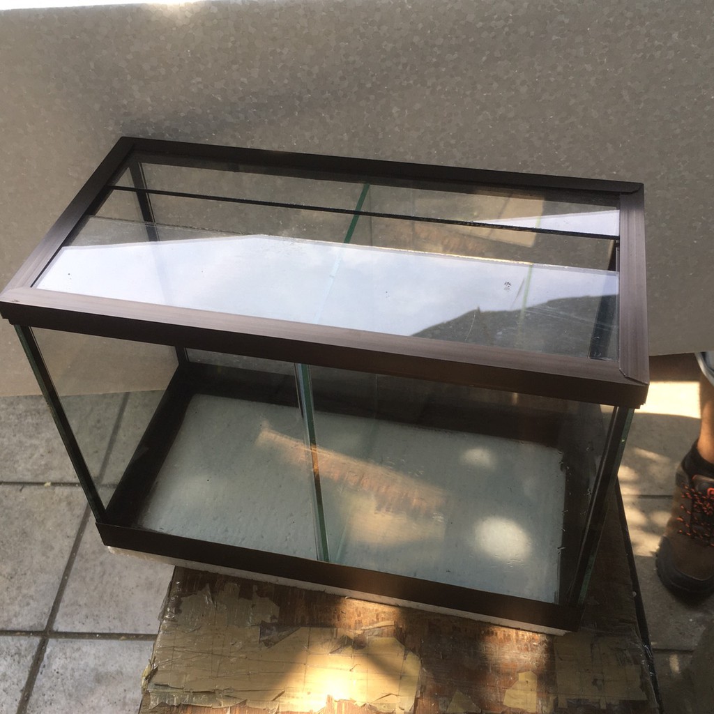 ตู้ปลาขอบอะลูมิเนียม 2 ช่อง พร้อมฝา ขนาด 6x12x8.5 - รูปที่ 2