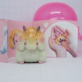 กาชาปองน้อลเขินอาย  Gashapon Shy Animal - Hamster ผิวเคลือบมุกแวววาว