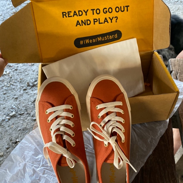 Mustard sneakers ไซร์ 38