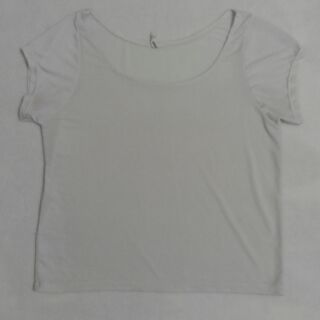 เสื้อแขนสั้น สีขาว ผ้าดีเนื้อผ้าลื่น ใส่สวย
