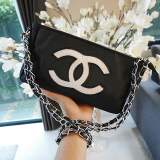 💯 New 2018!! Chanel Cosmetic Cluth Bag With Chain 🍭