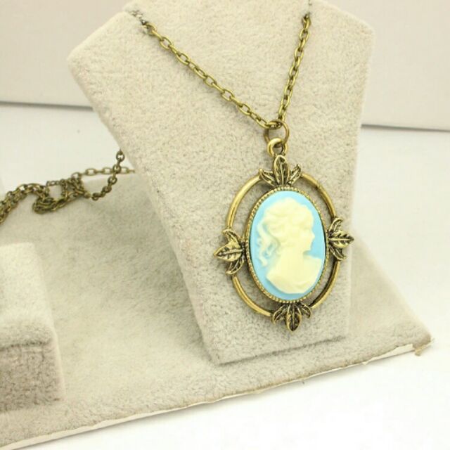 สร้อยคอ Cameo จากซีรี่ย์ Vampire Diaries