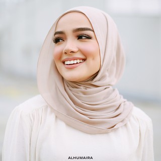 ฮิญาบแบบผ้าพันยาว เนื้อผ้าฝ้ายญี่ปุ่น รุ่น LEV PLAIN SHAWL จากแบรนด์ ALHUMAIRA