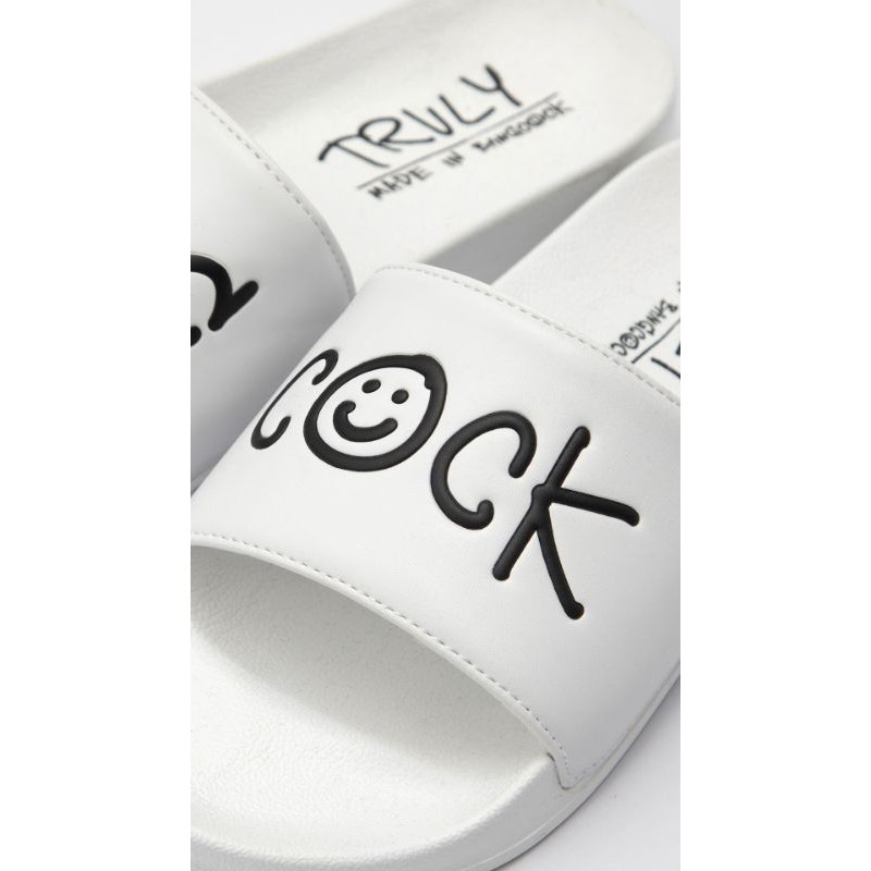 TRULY SANDALS BLACK รองเท้าเตะ รุ่น "ก้าวหน้า" สีขาว