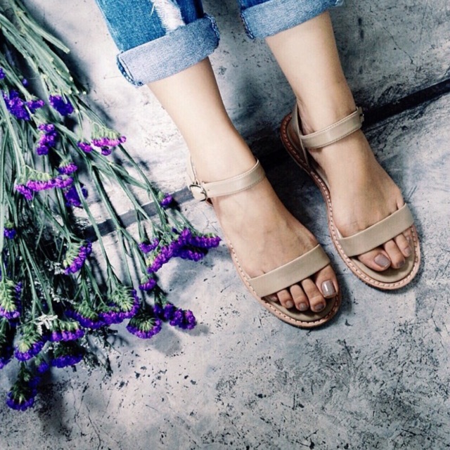 รองเท้ารัดส้น สีเบจ จากร้าน paceshoes