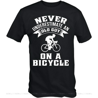 ราคาระเบิดเสื้อยืด ผ้าฝ้าย พิมพ์ลาย Never Underestimate An Old Guy On A Bike สําหรับผู้ชาย DGDS87069S-3XL