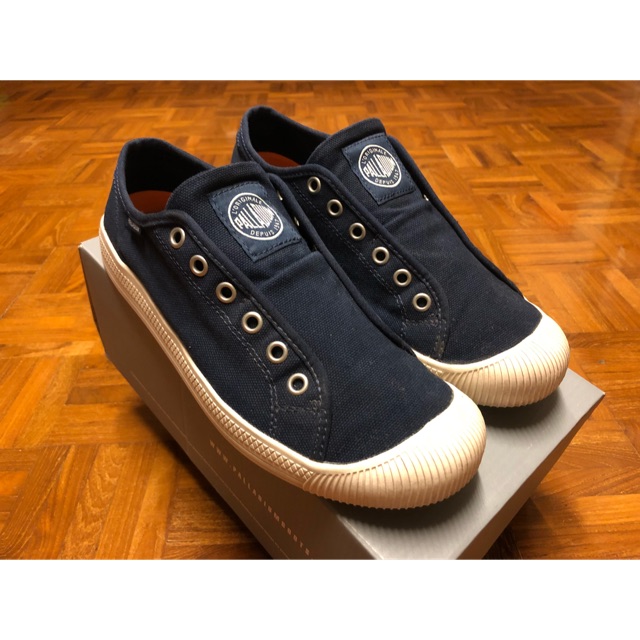 palladium flex slip on