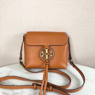 กระเป๋าสะพาย TORY BURCH เปิด - ปิดกระเป๋าด้วยแม่เหล็กแบบซ่อน