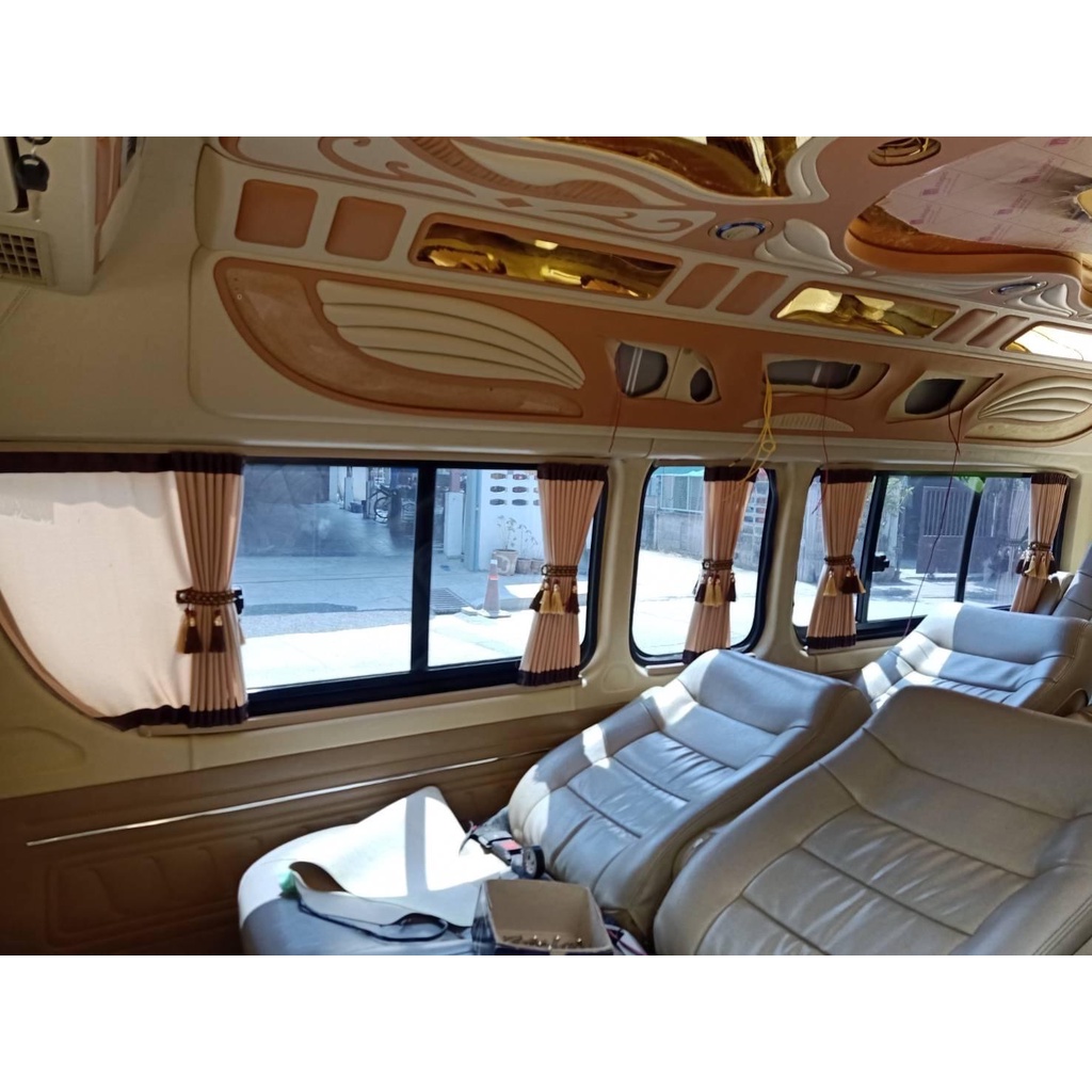 ผ้าม่านพร้อมรางสำหรับรถตู้ commuter