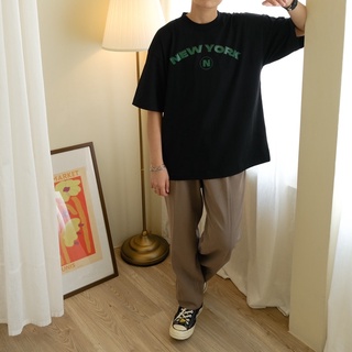 NEW YORK เสื้อยืดโอเวอร์ไซส์ทรงหลวม แขนสั้นสีดำ สไตล์เกาหลี (Oversize T-Shirt) 【S-4XL】