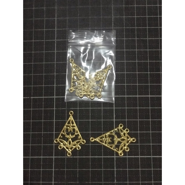 KHMรหัส97แผ่นโลหะฉลุสีทอง 2 ชิ้น 12 บาท