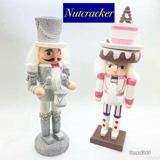 Kentoyshop (พร้อมส่ง) ตุ๊กตาไม้ Nutcracker ขนาด 23 , 25.5 ซม. ของขวัญคริสต์มาสปีใหม่ ของตกแต่งเทศกาล