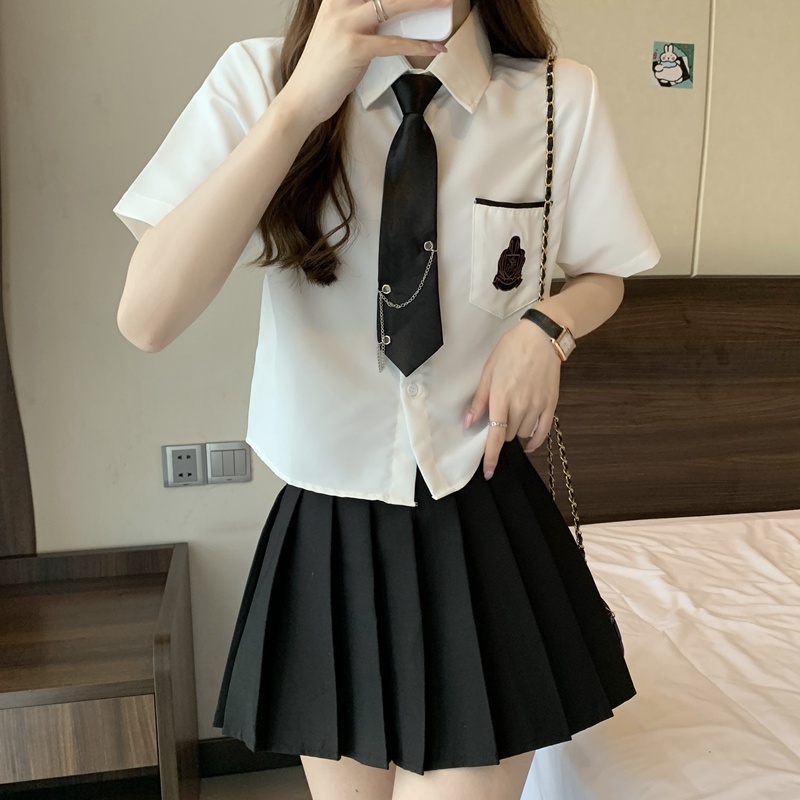 ฤดูร้อนปกสีขาวหลวมสบายๆทุกการแข่งขันเสื้อแขนสั้นสีทึบด้านบน