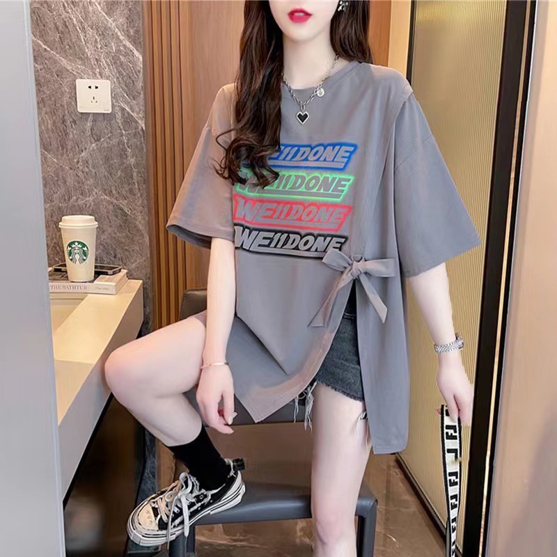 เสื้อแขนสั้น Oversize {อก 48 นิ้ว} คอกลม สกรีนลาย ผ่าข้างสููงผูกโบว์ ผ้าคอตตอล พร้อมส่ง A55