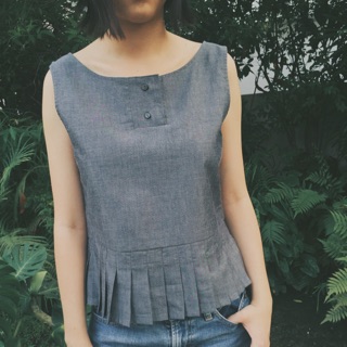 Graphite pleated top