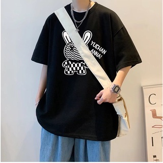 【M-5XL】เสื้อยืดคอกลม แขนสั้น พิมพ์ลายการ์ตูนญี่ปุ่น ทรงหลวม ใส่สบาย แฟชั่นฤดูร้อน สําหรับผู้ชาย