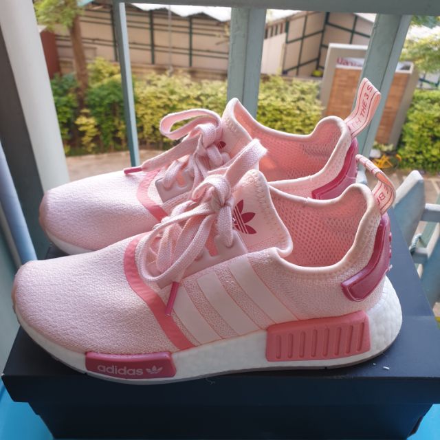 (มือสอง) adidas NMD R1 W สีชมพูพีช ของแท้ 100%