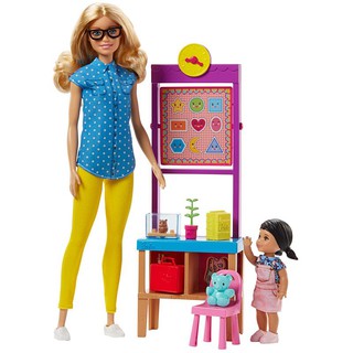 Barbie® Teacher Doll with Flipping Blackboard Playset ตุ๊กตา บาร์บี้ คุณครู และห้องเรียน