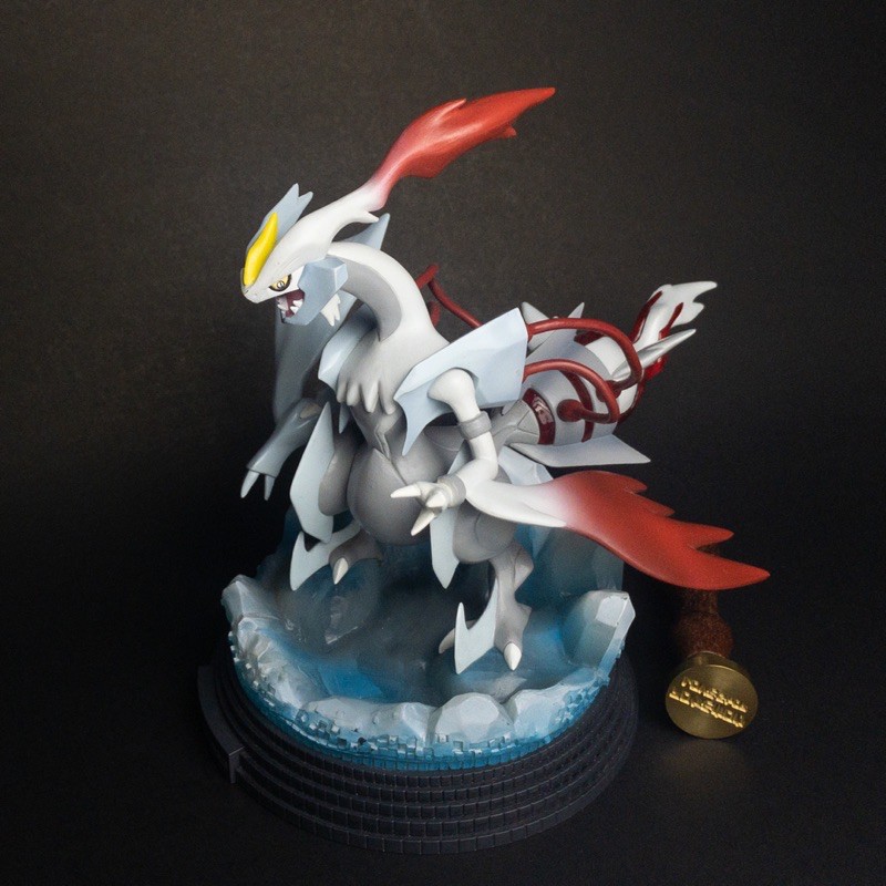 ไวท์ คิวเรม โมเดล ฟิกเกอร์โปเกมอนเเท้ POKEMON CENTER (White Kyurem) Pokemon Model/Figure