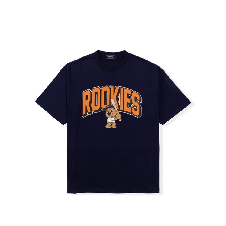 【HOT】【hot tshirts】CARNIVAL SS22 ROOKIES OVERSIZE T-SHIRT NAVY สีกรม size m2022