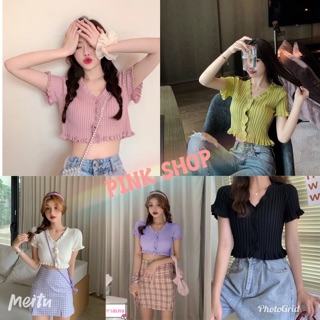 Pink-shop(พร้อมส่ง)🔥เสื้อครอปไหมพรมแขนสั้น แต่งกระดุมหน้าน่ารักๆ