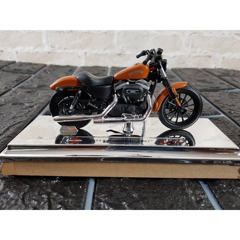 โมเดลรถ Harley-Davidson 2015 Sportster Iron 883