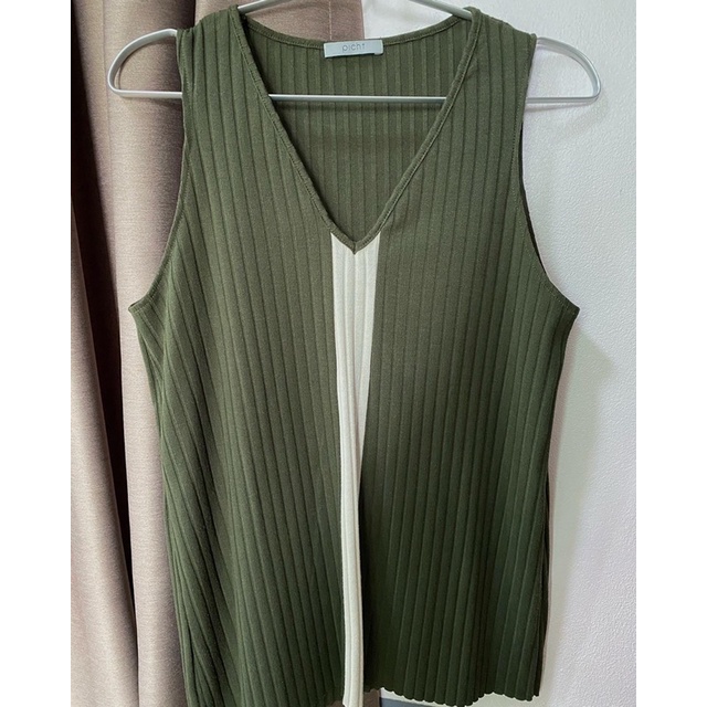 Picht Color Block V neck ส่งต่อ 450
