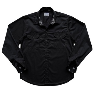 เสื้อเชิ้ตผ้าคอตตอน ดำ/ ขาว แปะผ้าเช็ดหน้า