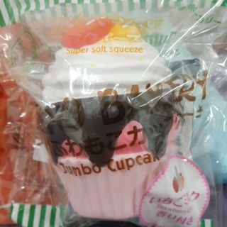 Jumbo cupcake Tokyo bakery จัมโบ้คัพเค้ก โตเกียวเบเกอร์รี่