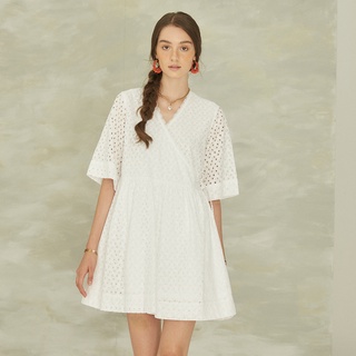 NEW Perana : เดรสลูกไม้ Amy Mini Dress สีขาว Off-White ซับในสีขาว ( FreeSize)