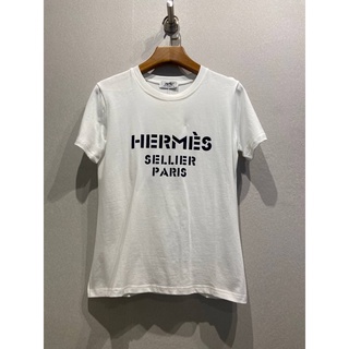 HERMES SELLER PARIS LOGO PRINT T-SHIRT เสื้อยืดคอกลมแขนสั้น แบรนด์แอร์เมส สกรีนตัวหนังสือโลโก้