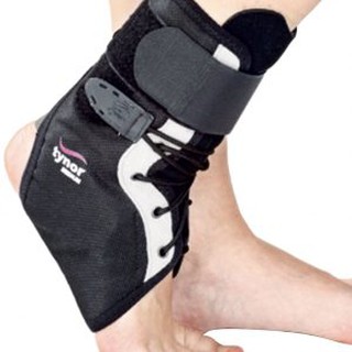 อุปกรณ์พยุงข้อเท้าแบบมีแกนข้างเท้า TYNOR D 02 ANKLE BRACE