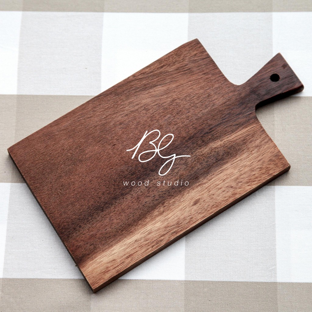 เขียงไม้จามจุรี ทรงจิ๊กซอว์ ขนาด 6"x10"นิ้ว รวมด้ามจับby BG WOOD STUDIO