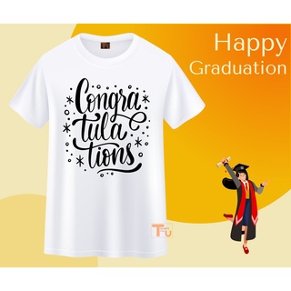 เสื้อยืดรับปริญญา ลายบัณฑิต congratulations โยนหมวก สีขาว เนื้อผ้านุ่ม ใส่สบาย ไม่ยับง่าย สกรีนสีคมชัด