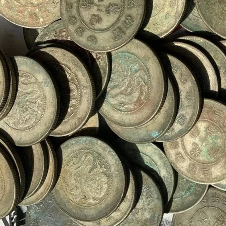 เหรียญจีน เหรียญจีนโบราณ มังกรกึ่งรอบยูนนานและดอลลาร์เงินดอลลาร์เงินเก่าที่โดดเด่นซอสกระเป๋าเก่าราคาเดียว 130