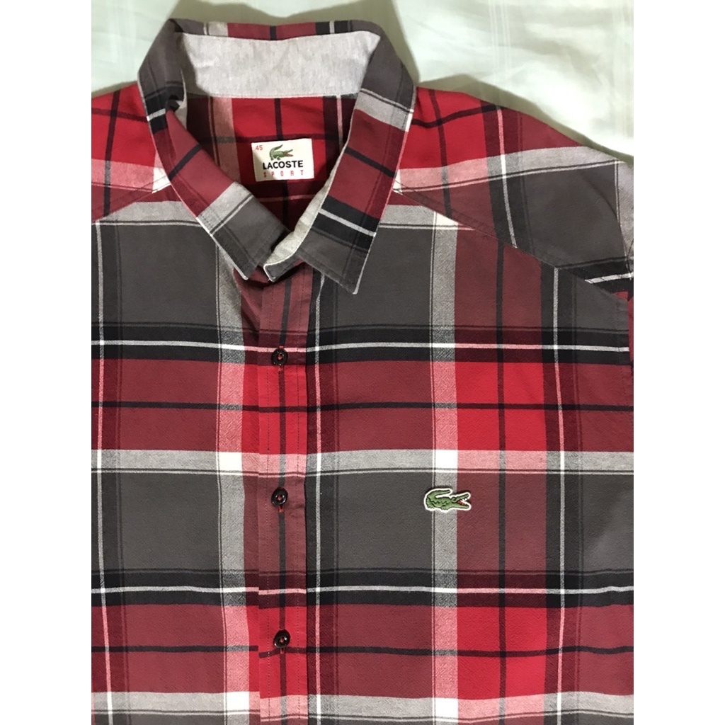 เสื้อLACOSTE Sport XLแท้ 100% ลายสก็อตแดงเทา รอบเอว 45นิ้ว รอบอก 45นิ้ว แขนยาว 26 นิ้ว เสื้อยาว 32 น