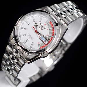 SEIKO 5 Automatic รุ่น SNK369K1 นาฬิกาข้อมือผู้ชายสายสแตนเลส หน้าปัดสีขาว/แดง - มั่นใจ ของแท้ 100% ร