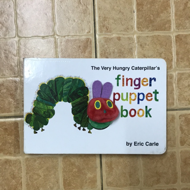หนังสือ the very hungry caterpillar’s finger puppet book ตัวหนอนสอดนิ้วได้