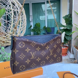 LV Pallas Clutch dc 17