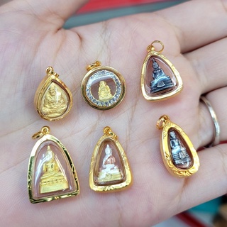 ราคาพิเศษ พระเลี่ยมทองแท้ ขายได้จำนำได้ ไม่ลอกไม่ดำ ใส่กับสร้อยคอ1-2สลึง มีหลายแบบให้เลือกมากคะ มีของแถมทุกกล่องจ้า