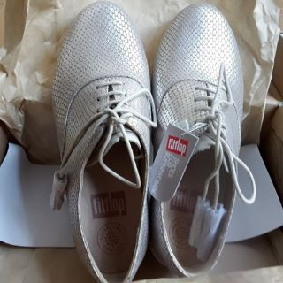 ฟิตฟลอป Fitflop - ใหม่ รองเท้าหนังเพื่อสุขภาพ รุ่น Classic Tassel Superoxford™ Leather Clogs Silver Snake Size 36/ US5