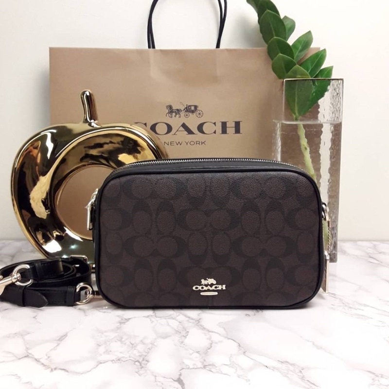 COACH JES CROSSBODY IN SIGNATURE CANVAS (COACH F68167) SIZE : 9 3/4"L x 6 1/4"H x 3 1/2"W 🔻COLOR : D